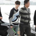 찢어진 청바지에 니트 하나 입은 이종석