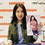 <b>자연미</b> 폭발하는 박신혜 최근 싸인회 직찍