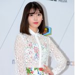 [아이유] 꽃<b>무니</b> 원피스입은 아이유 봄 향기가 물씬