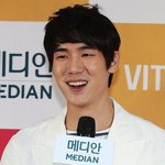<b>칠봉</b>이 유연석 팬사인회 하는구나 ㅋㅋㅋ 메디안 모델 유연석