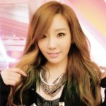 화려한 <b>염색머리</b> 아이돌 셀카