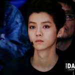 [루한] 헉..... 김루한.......(<b>심호흡</b>하고 들어와)