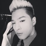 <b>시크</b>한 아이돌의 무표정 셀카.jpg