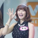 <b>순수</b>한 웃음짓는 女아이돌들