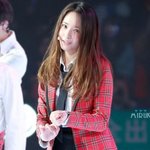 간만에 <b>첫사랑니</b> 의상 입은 크리스탈