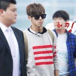 주머니 손넣고 있는 <b>시크</b>한 남자 아이돌 모습
