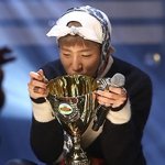 트로피받고 <b>신난</b> 아이돌 모음