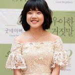 나이 치고 파격적이었던 김향기 블라우스