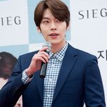 공룡옷 입은 <b>애기팬</b>에 빵터진 김우빈