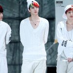 [EXO] 어깨가 <b>책상</b>만하다구요??