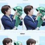 [김우빈] 김우빈과 <b>아기공룡</b>