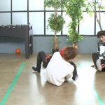 [CHEN] 힘<b>민석</b>한테 걸려서 못빠져 나오는 종대 ㅋㅋㅋ(ㅅㅍㅈㅇ)