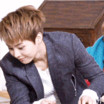 [시우민] <b>캐리어</b> 못여는 슈밍을 보고도 후회한다고?