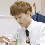 [CHEN] 분위기있게 음식 잡수는 종대