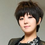 봄 나들이 시사회 나온 나르샤, 트렌드 컬러로 멋낸 패션 센스~
