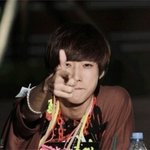 팬을 가리키는 아이돌의 <b>손짓</b>.jpg