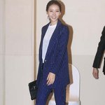 바지 정장을 살리는 김정민의 몸매