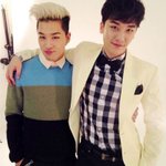 다정하게 어깨<b>동무</b>한 아이돌들