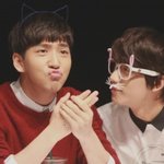 <b>옆멤버</b> 바라보는 아이돌의 눈빛.jpg