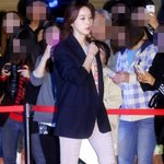 시크하면서 봄 분위기 나는 이청아 패션