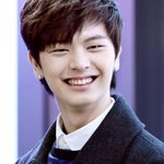 귀요미 男아이돌 막내 <b>눈웃음</b>