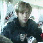 [크리스] <b>기여워</b>