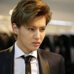 [EXO] 크리스가 잘생겼다고 생각하지 않는건 개취이지만 그래도