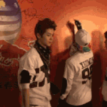 [EXO] 몰래 <b>낙서</b>하는 동네 아이들