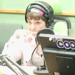 [시우민] 평소 습관대로 손가락 깨물었다가
