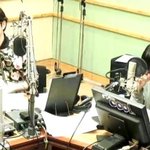 [백현] 내가 살다살다 <b>립밤</b>까지 부러울줄이야...