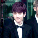 [EXO] 내가 말하는거 들으며 <b>곁눈질</b>하는