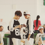 [EXO] (힐끗)