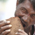 [공포베스트] 독특한 식사를 하는 남성