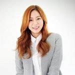 [유이] 졸업사진 포즈의 <b>정석</b>을 보여준 유이~ ㅋㅋ