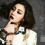 엄청 진한 메이크업 한 강소라 화보