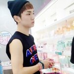<b>쇼핑</b>중인 스타의 일상 모습들