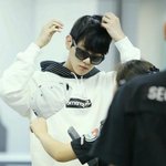 [EXO] 백현이 <b>슈프림</b> 협찬 받냐?ㅋㅋㅋ