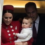 영국 왕세손 부부와 조지 왕자의 첫 외국 여행ㅋㅋ