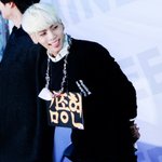 플카 들고 자신을 <b>홍보</b>하는 아이돌들