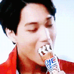 [카이] 종인이 <b>치아</b> 엄청튼튼한가봐