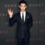 <b>올백</b> 머리한 최근 김수현ㄷㄷ