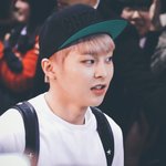 [시우민] 어제 <b>공항</b> 고화질 •_• 둥둥?