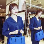 '윤은혜 VS <b>미란다</b> <b>커</b>' 같은 가방 다른 느낌~! 