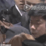 [EXO] 크리스 뽀뽀당한거
