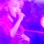 [시우민] 팬밑 민석이 하트발사짤.gif