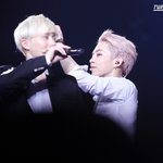 [시우민] 살짝 <b>곁눈질</b> 하는 눈..