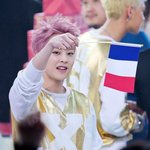 [시우민] <b>처음</b>보는 벚꽃슈밍사진