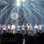 [시우민] 팬<b>미팅</b> 단체샷 속 시우민은?ㅠㅠ