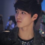 [EXO] 뭐래 수호인생짤은완전신인일<b>때</b>쇼챔에서