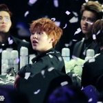 [EXO] 떨어지는 <b>종이</b> 속 민석이ㅎㅎ